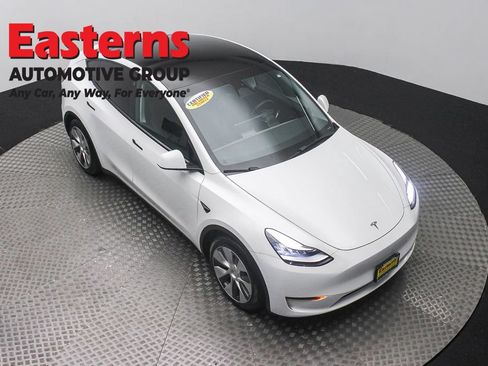 Used 2022 Tesla Model Y Long Range AWD/4WD image 3