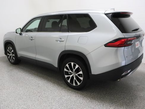 Used 2024 Toyota Grand Highlander AWD Hybrid image 9