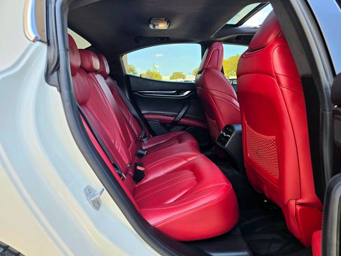 Used 2018 Maserati Ghibli S GranSport RWD image 49