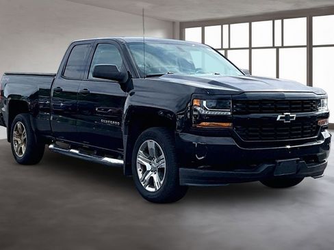 Used 2016 Chevrolet Silverado 1500 Custom w/ Custom Convenience Package AWD/4WD image 3