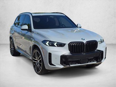 Certified 2024 BMW X5 sDrive40i w/ M Sport Package RWD image 3