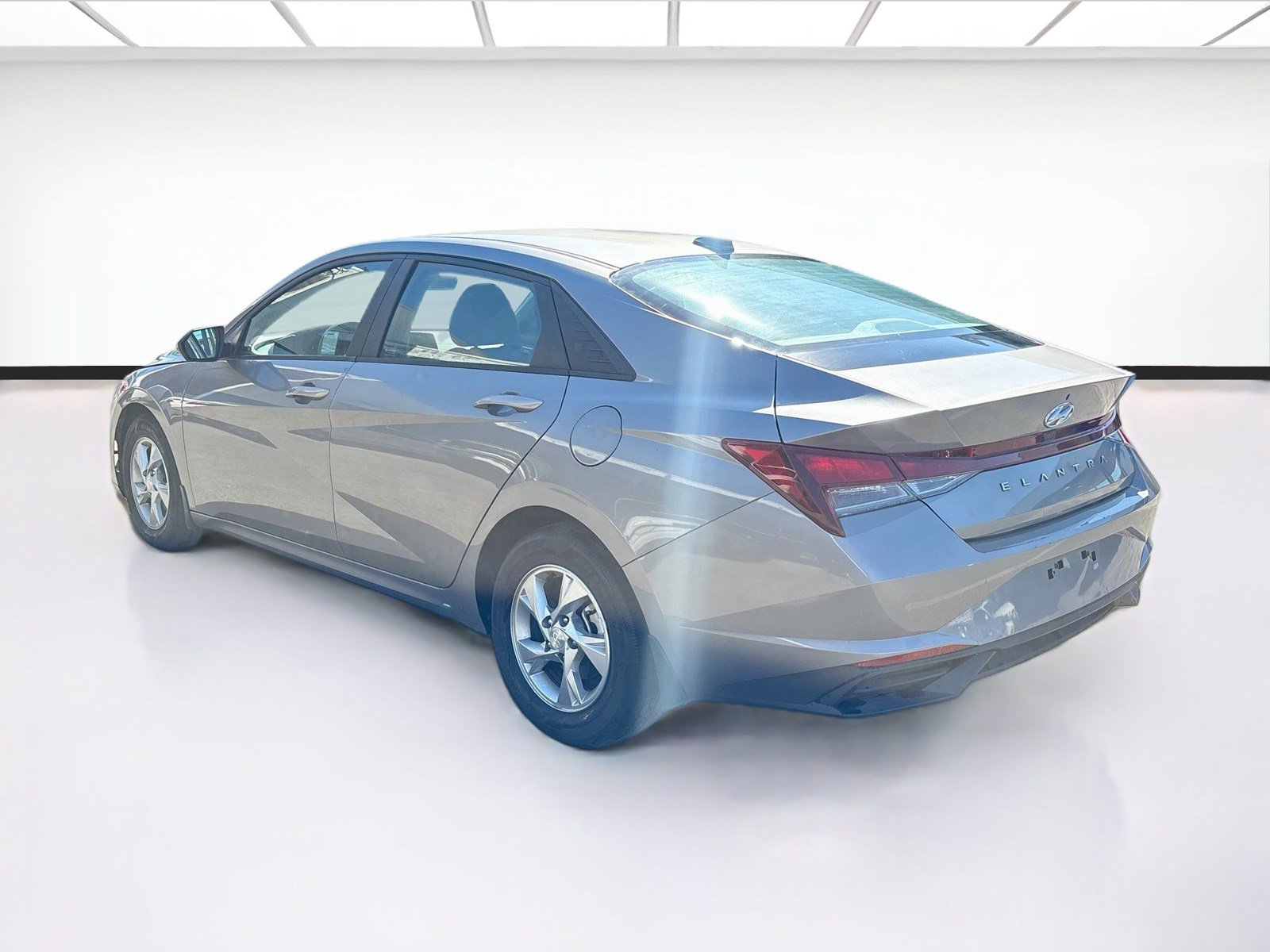 Used 2023 Hyundai Elantra SE FWD image 6