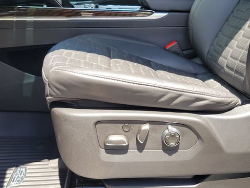 Certified 2025 Cadillac Escalade ESV Sport Platinum w/ LPO, Floor Liner Package AWD/4WD image 17