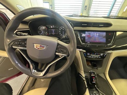 Used 2020 Cadillac XT6 Premium Luxury FWD image 4