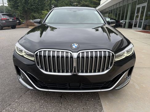 Used 2022 BMW 750i xDrive w/ Executive Package AWD/4WD image 10