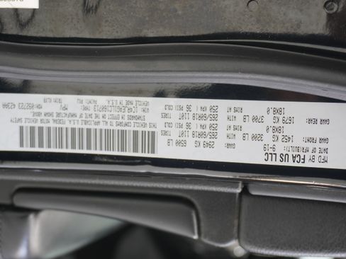 Used 2020 Jeep Grand Cherokee Laredo w/ Laredo X Package RWD image 34