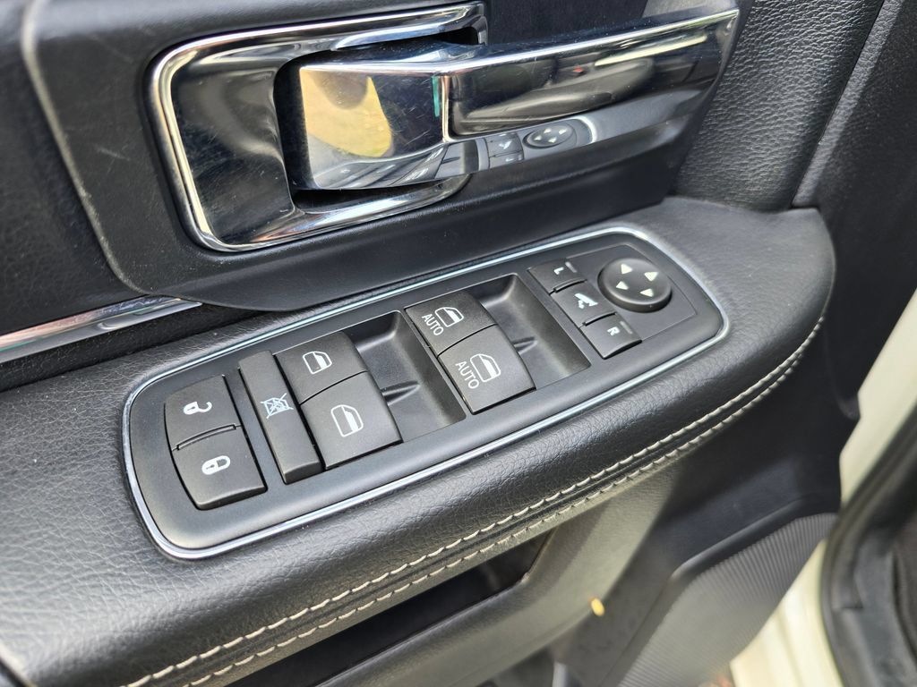 Used 2016 RAM 3500 Laramie w/ Convenience Group AWD/4WD image 23
