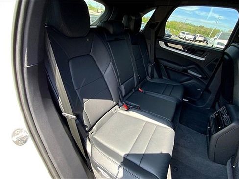 Used 2025 Porsche Cayenne image 36