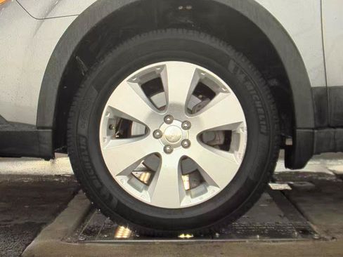 Used 2011 Subaru Outback 2.5i Premium AWD/4WD image 7
