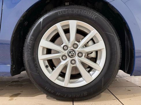 Certified 2025 Toyota Camry LE image 9