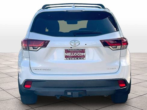 Used 2019 Toyota Highlander SE image 7