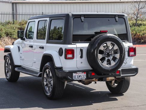 Used 2018 Jeep Wrangler Unlimited Sahara AWD/4WD image 5