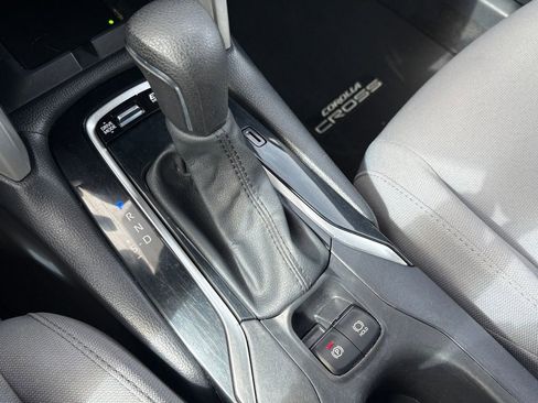 Used 2024 Toyota Corolla Cross SE image 30