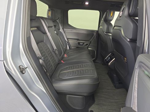 Used 2022 Rivian R1T Adventure AWD/4WD image 22