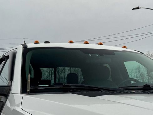 Used 2017 Ford F250 XLT w/ XLT Premium Package image 9