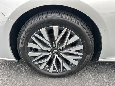 Used 2024 Nissan Altima 2.5 SV FWD image 28