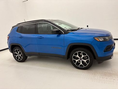 Used 2025 Jeep Compass Limited AWD/4WD image 1