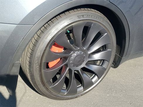 Used 2023 Tesla Model Y Performance image 5