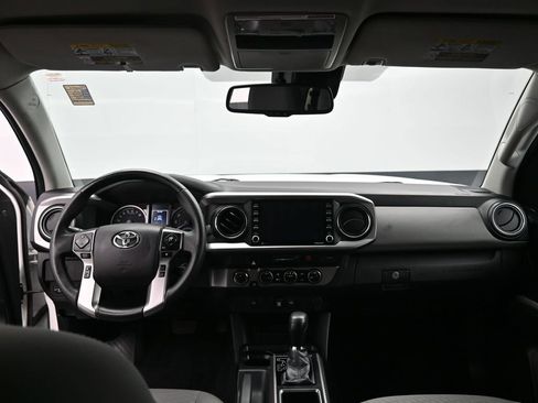 Certified 2022 Toyota Tacoma SR5 AWD/4WD image 25