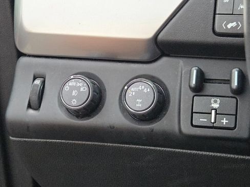 Used 2018 Chevrolet Tahoe LT AWD/4WD image 34