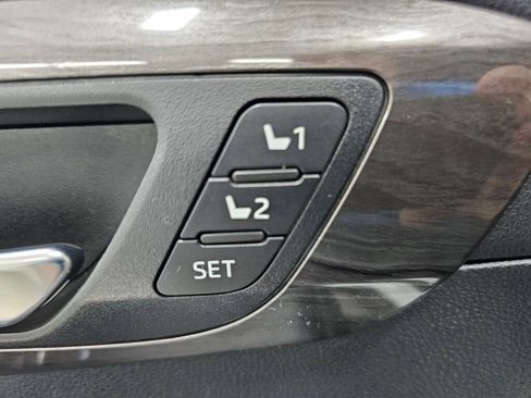 Used 2021 Toyota Highlander Limited image 25