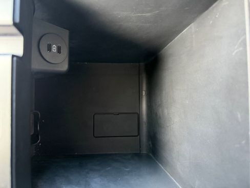 Used 2025 Ford Explorer ST-Line w/ ST-Line Street Pack image 34