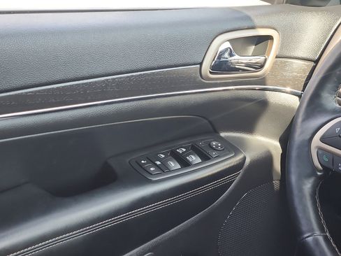 Used 2017 Jeep Grand Cherokee Limited w/ Luxury Group II image 12