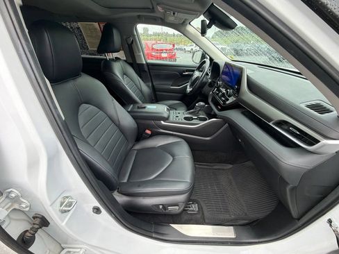 Used 2023 Toyota Highlander XLE AWD/4WD image 35
