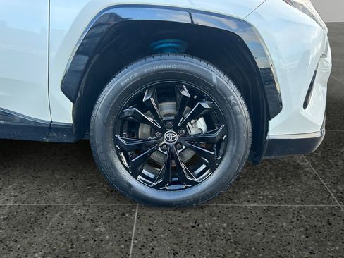 Used 2022 Toyota RAV4 SE image 9