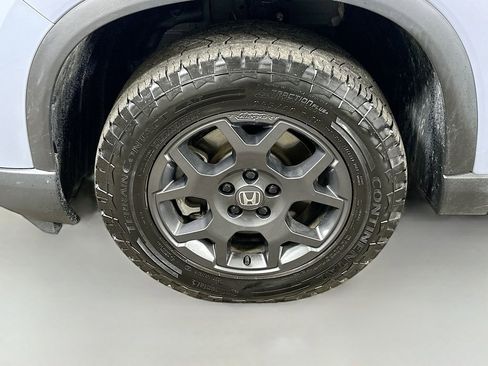 Used 2025 Honda Pilot TrailSport image 8