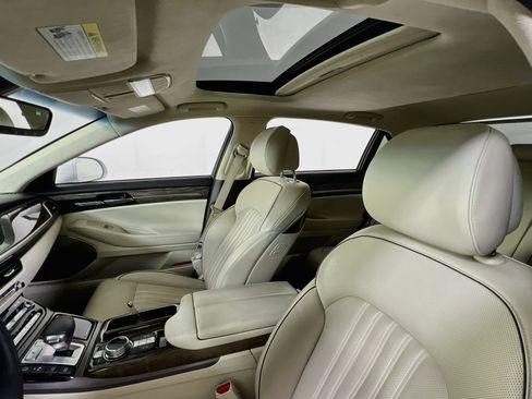 Used 2019 Genesis G90 3.3T Premium RWD image 22