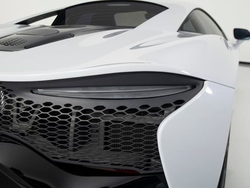 Used 2023 McLaren Artura image 42