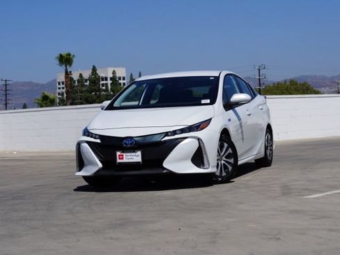 Certified 2022 Toyota Prius Prime LE FWD image 4