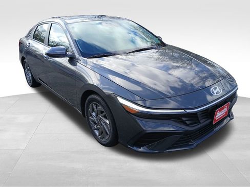 Used 2024 Hyundai Elantra SEL image 8