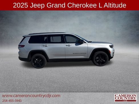 New 2025 Jeep Grand Cherokee L Laredo image 2