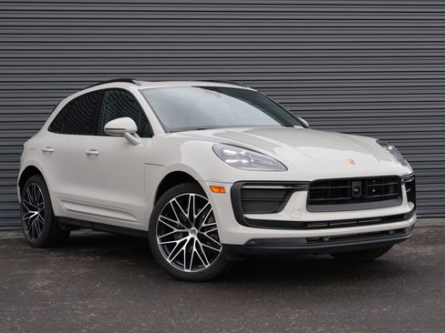Certified 2026 Porsche Macan AWD/4WD image 8