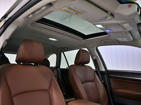 Used 2018 Subaru Outback 3.6R Touring w/ Popular Package #3 AWD/4WD image 28