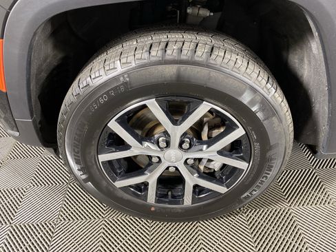 Used 2023 Jeep Grand Cherokee L Limited AWD/4WD image 13