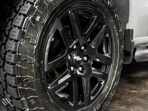 Used 2024 Chevrolet Silverado 1500 LT AWD/4WD image 12