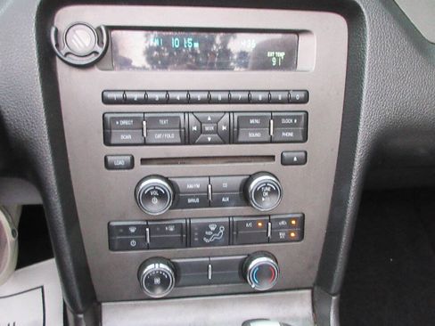 Used 2014 Ford Mustang Convertible RWD image 31