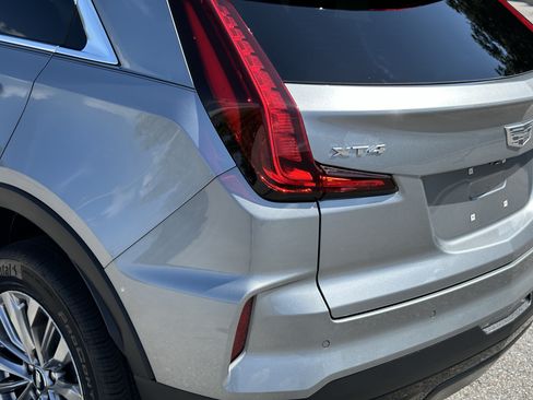Used 2025 Cadillac XT4 Premium Luxury w/ Cold Weather Package FWD image 10