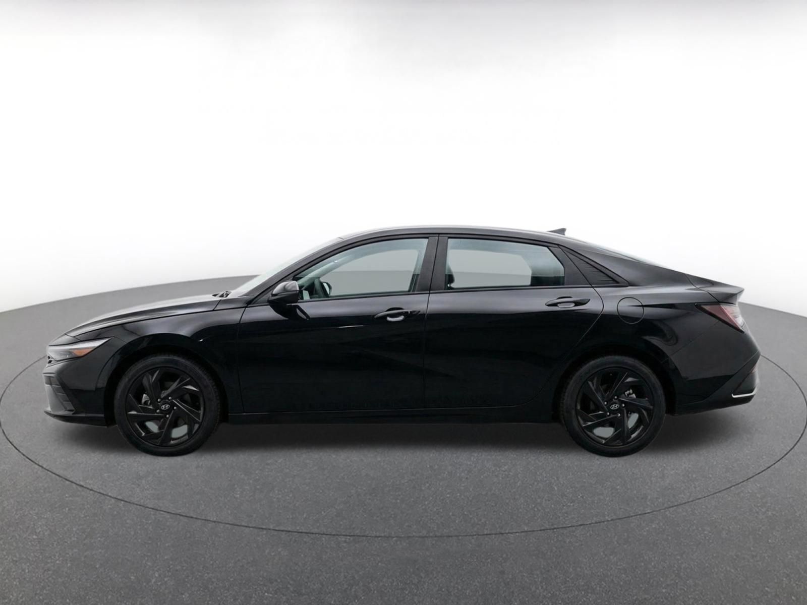 Used 2026 Hyundai Elantra Sport FWD image 3