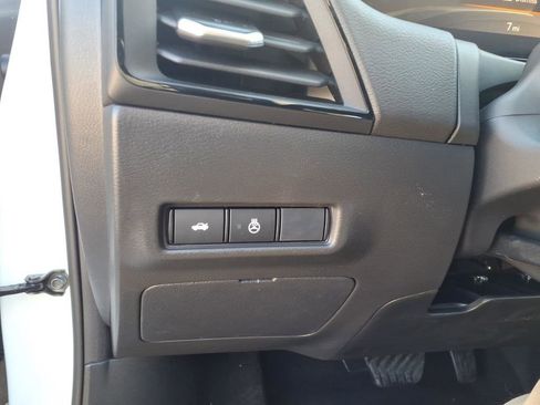 New 2026 Nissan Sentra SV image 18