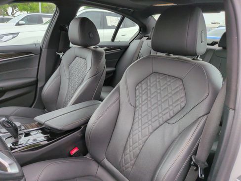 Used 2023 BMW 530e w/ Premium Package image 25