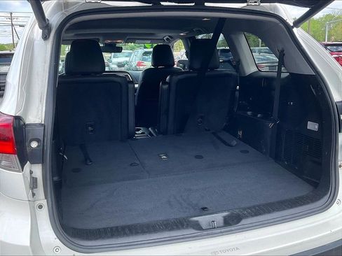 Used 2019 Toyota Highlander XLE AWD/4WD image 38