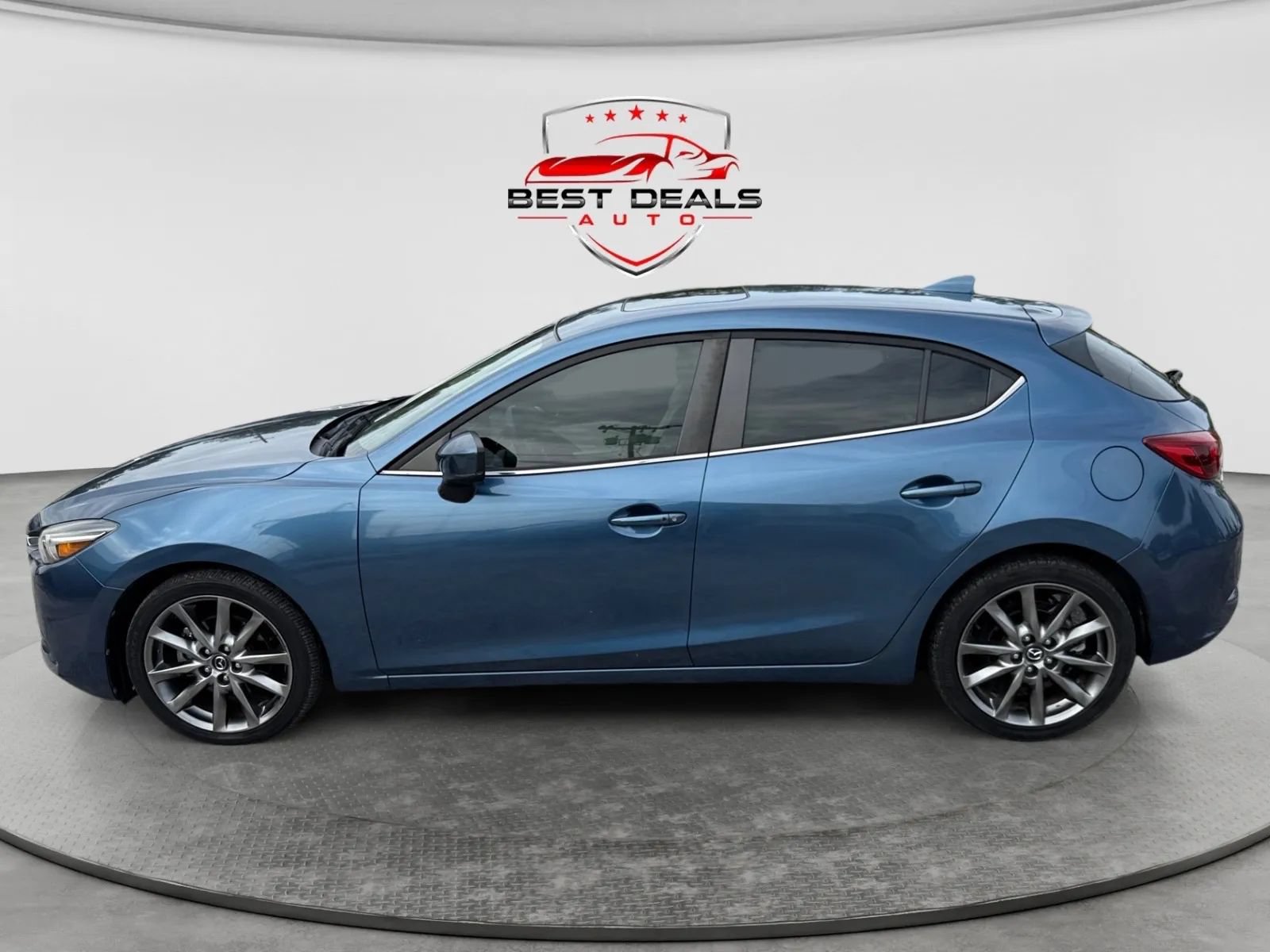 Used 2018 MAZDA MAZDA3 Grand Touring FWD image 2