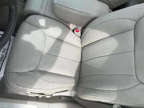 Used 2011 Cadillac DTS Luxury image 24