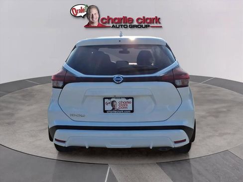 Used 2021 Nissan Kicks S image 4