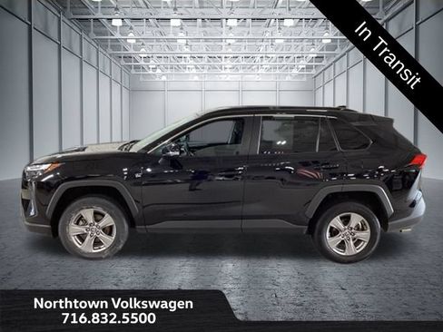Used 2025 Toyota RAV4 XLE AWD/4WD image 2