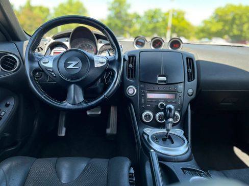 Used 2011 Nissan 370Z Touring w/ Sport Pkg RWD image 13
